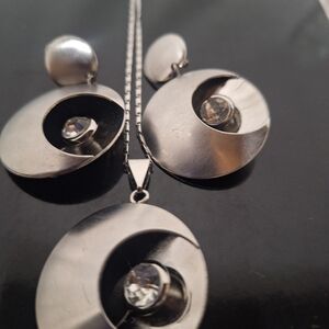 Elegant Silver Jewelry Set with Crystal Accents